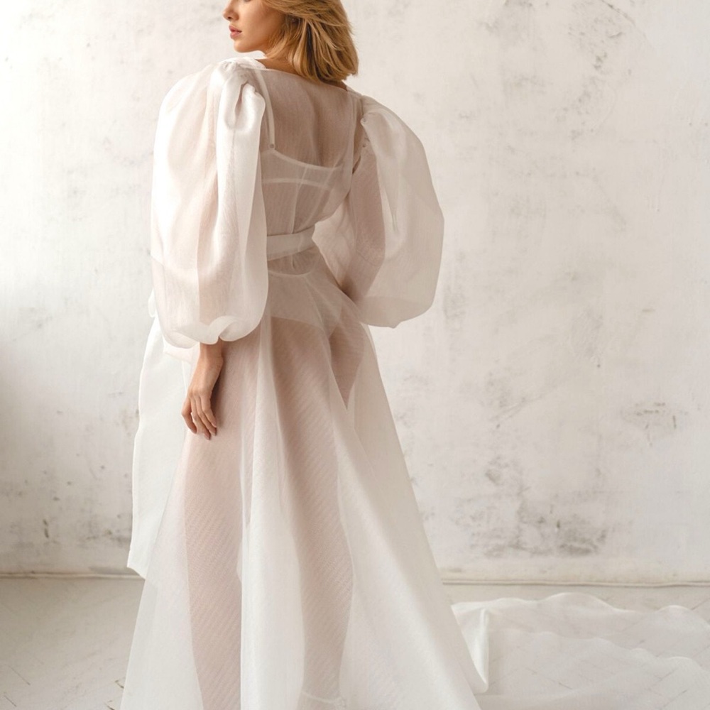 Bridal robe - Picture 3 of 6